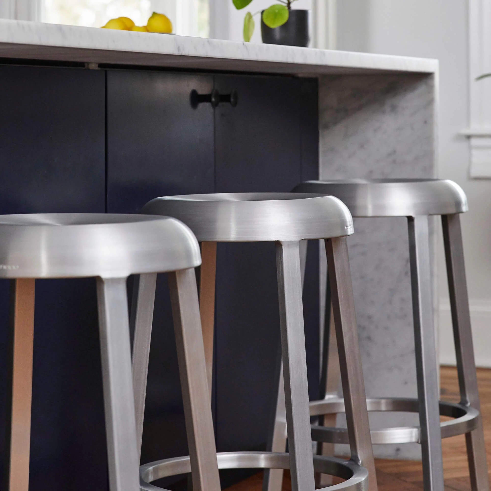 Za Stool - Image 3